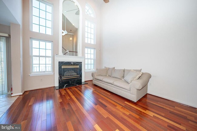 Building Photo - 234 Lookout Pl