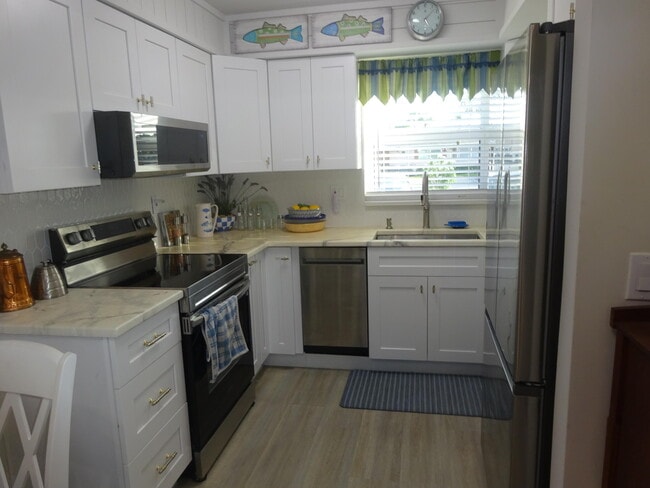 Building Photo - 2763 Dudley Dr W