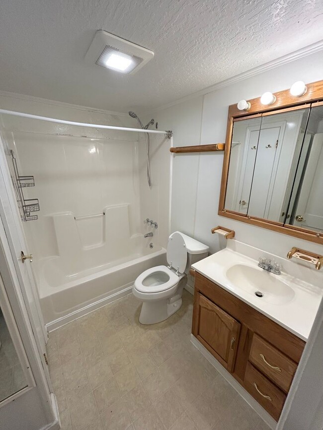 Building Photo - Four Bedroom House just outside Blacksburg