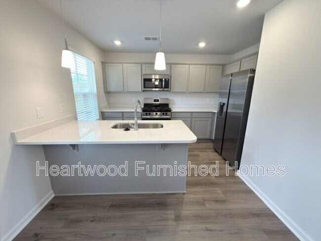 Building Photo - 807 Coburg Ln