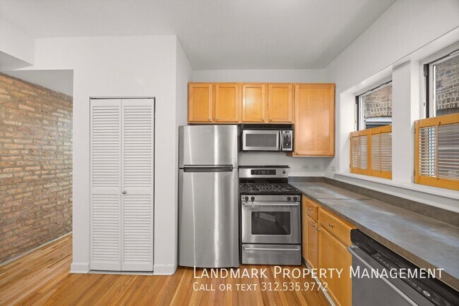 Building Photo - 4546 N Albany Ave