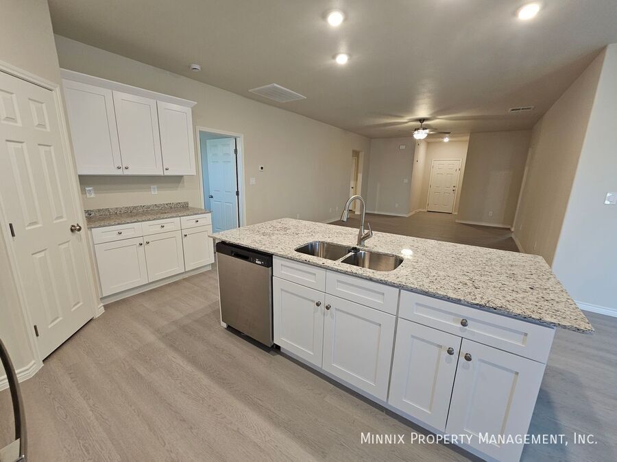 Building Photo - 1309 Bajada St