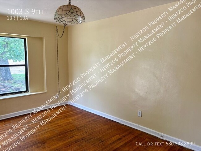 Building Photo - 1003 S 9th-