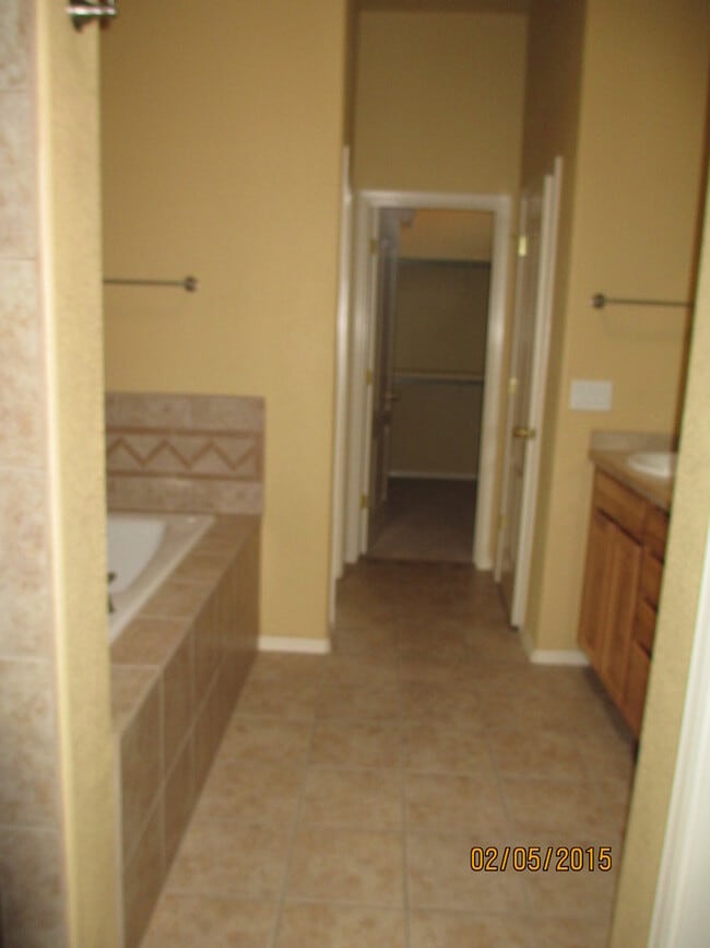 Building Photo - 2899 Longbow Dr