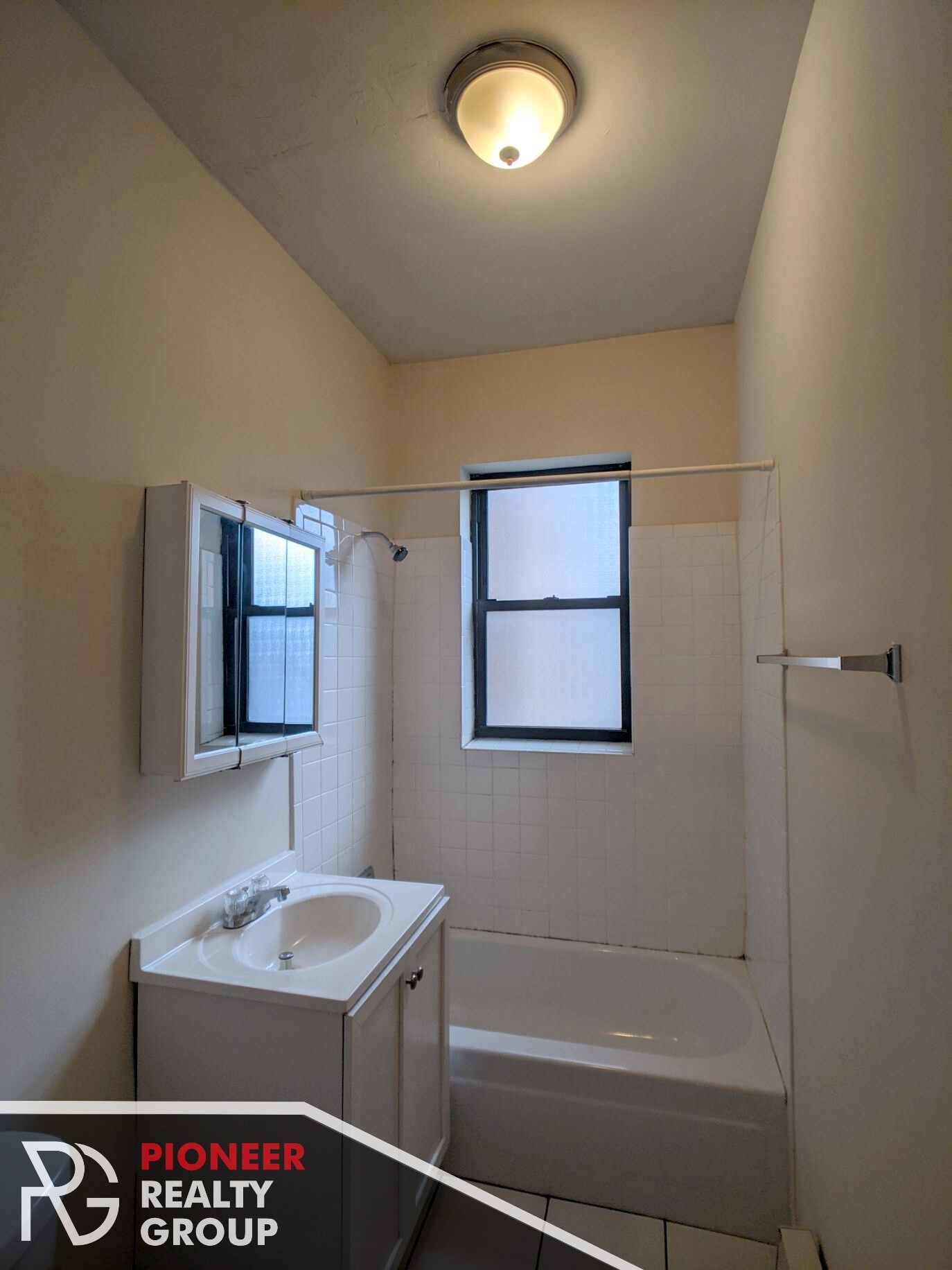 Building Photo - 3732 N Pine Grove Ave