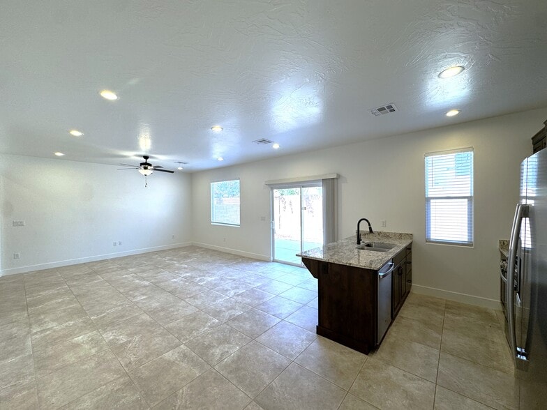 Building Photo - 322 N 2480 W