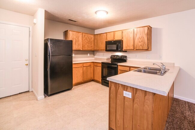 Building Photo - 140 Ruby Dr