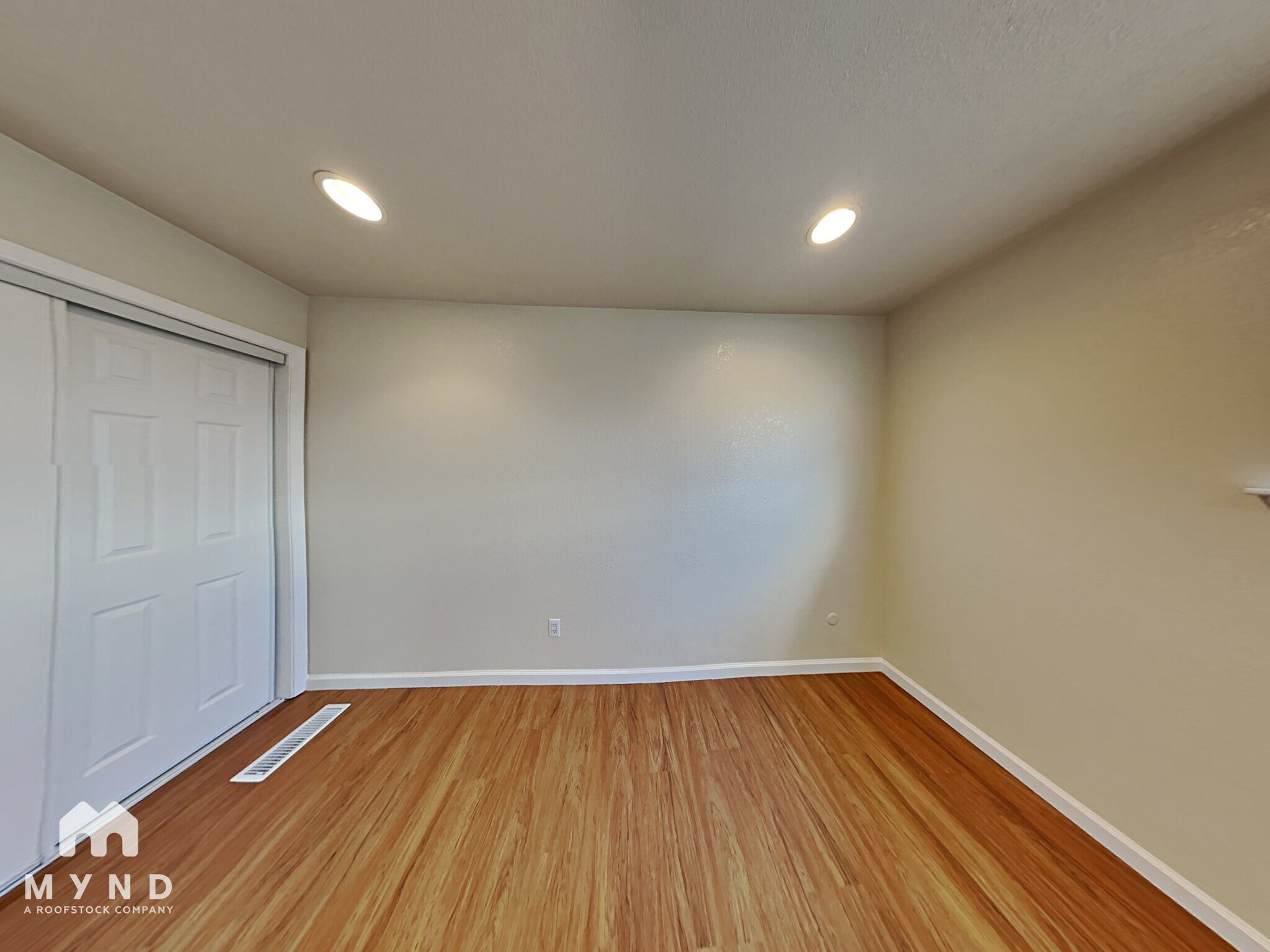 Building Photo - 875 Glen Vista Dr