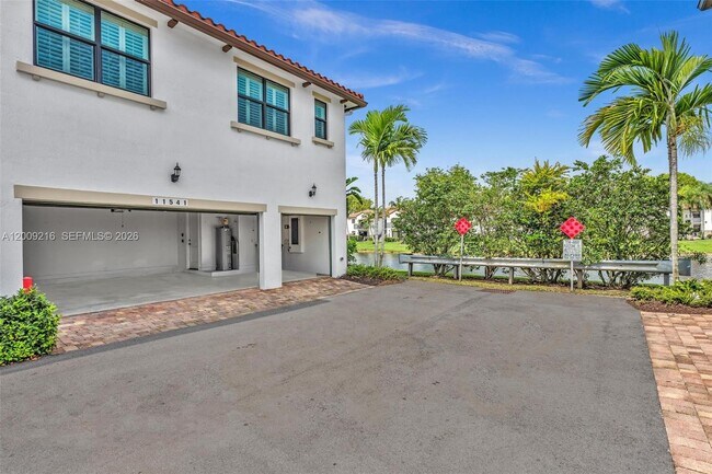 Building Photo - 11541 SW 15th Ave