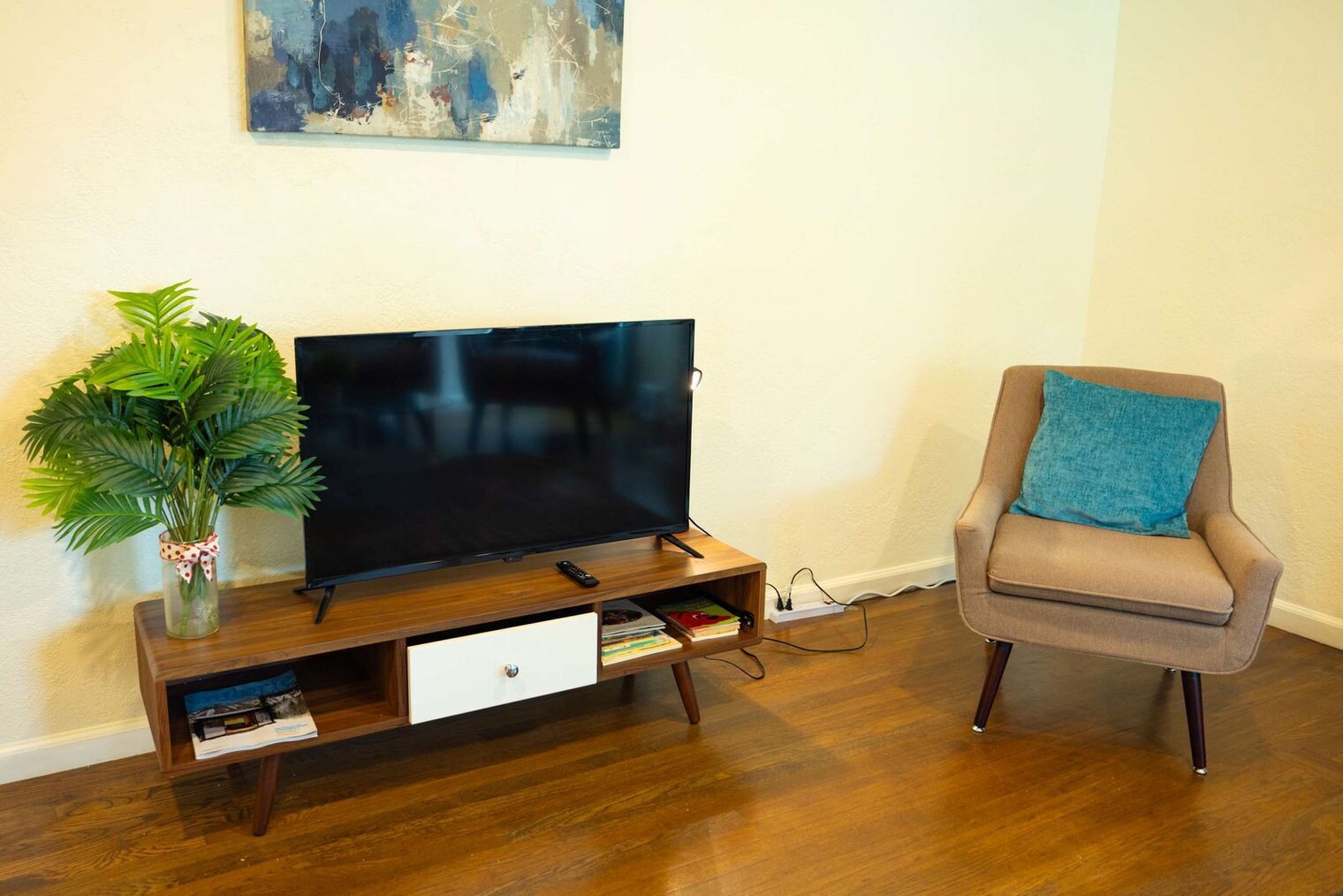 Building Photo - 240 E Hedding St