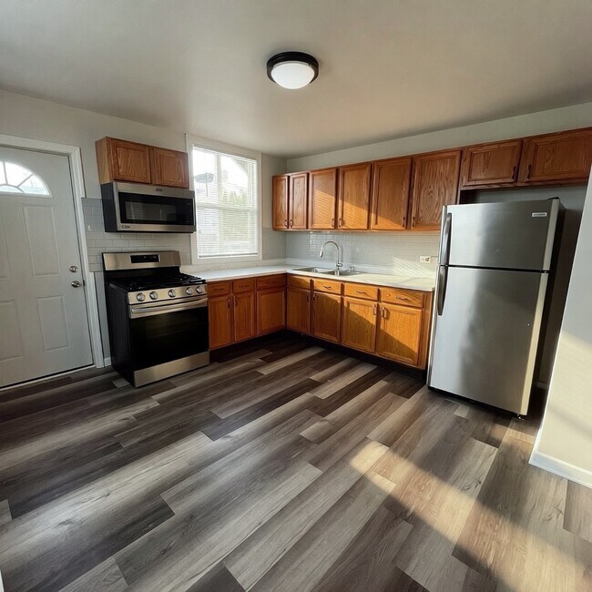 Building Photo - 212 E Calhoun St