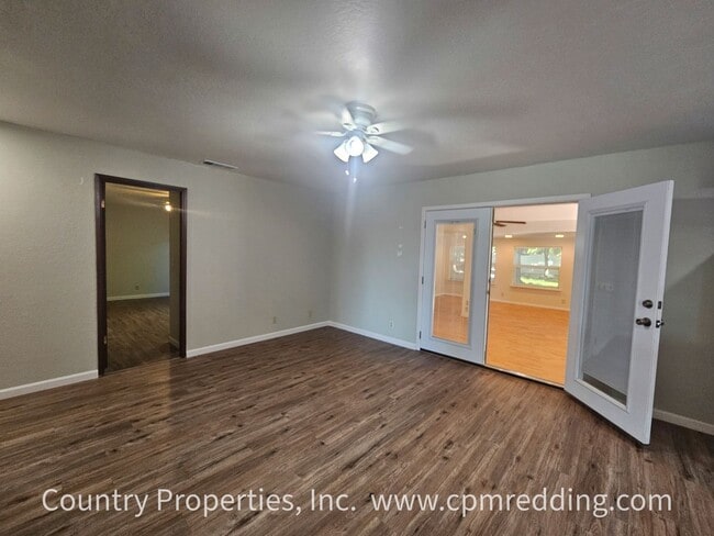 Building Photo - Spacious House with Landscaper Included Av...