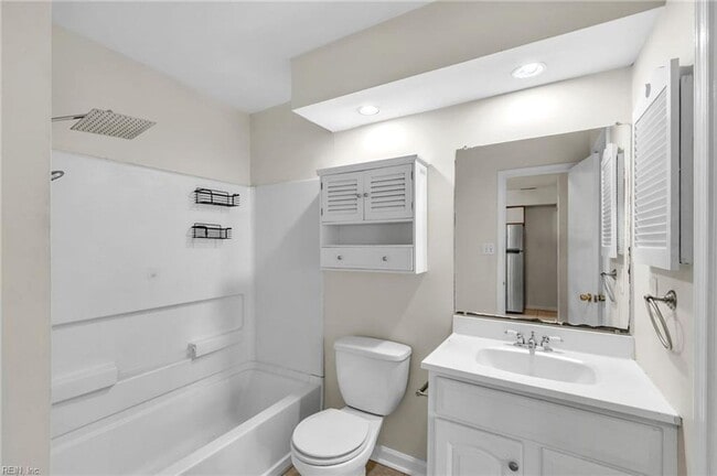 Building Photo - Beach-Close Living on a Peaceful Cul-de-Sac