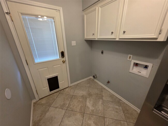 Building Photo - 16806 Sandypine Cir