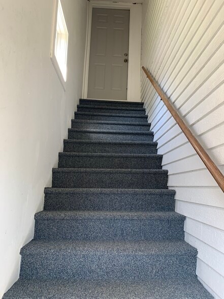 Enclosed entry from the weather - 1201 Steele St