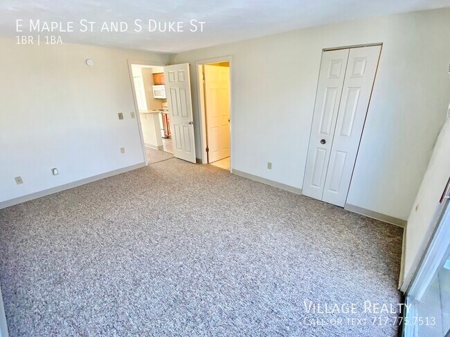 Building Photo - 501 E Maple St