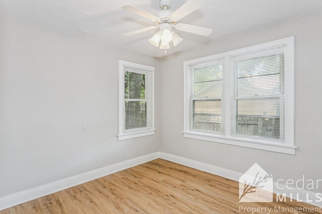 Building Photo - Great SE 3 bedroom home with many updates