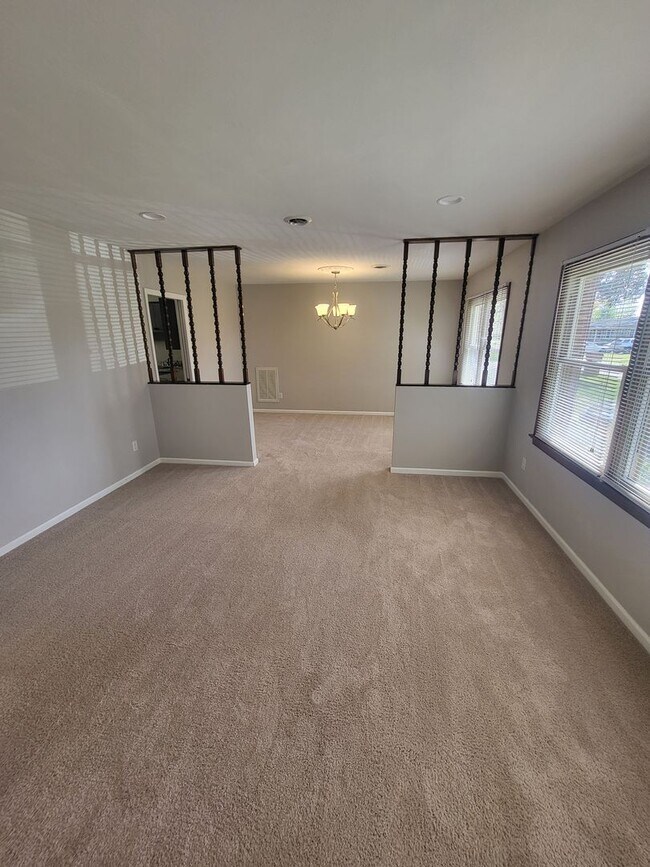 Building Photo - EASTON PLACE