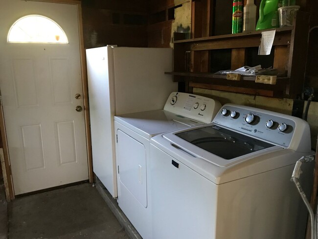 Building Photo - Spacious 4 Bedroom 2 Bath House NW Corvallis