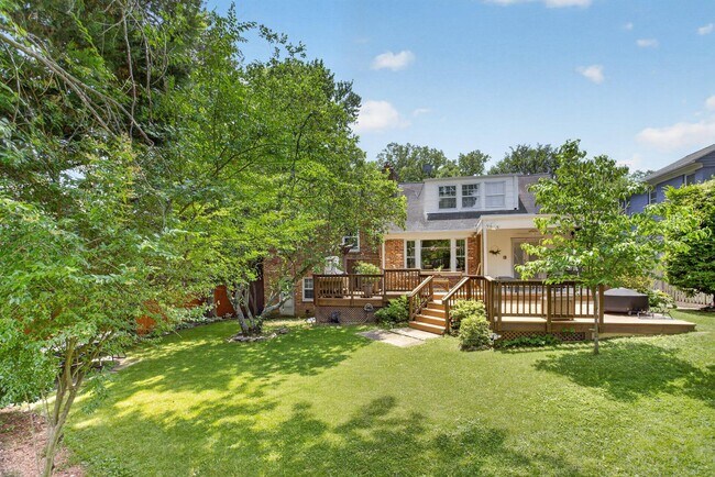 Building Photo - 5703 Cromwell Dr