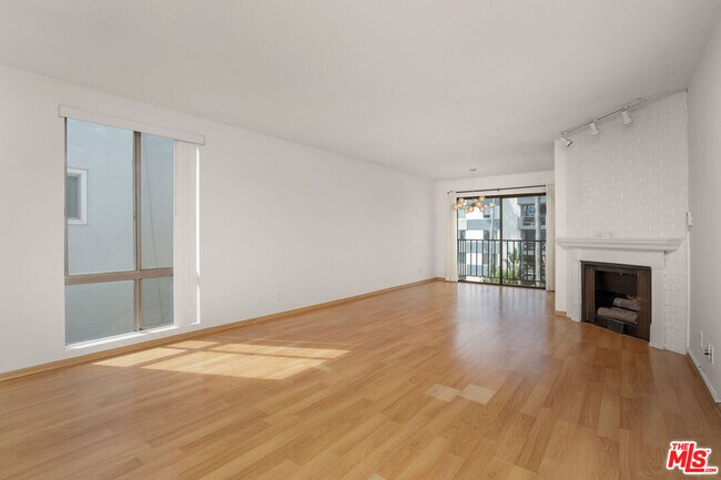 Building Photo - 953 4th St