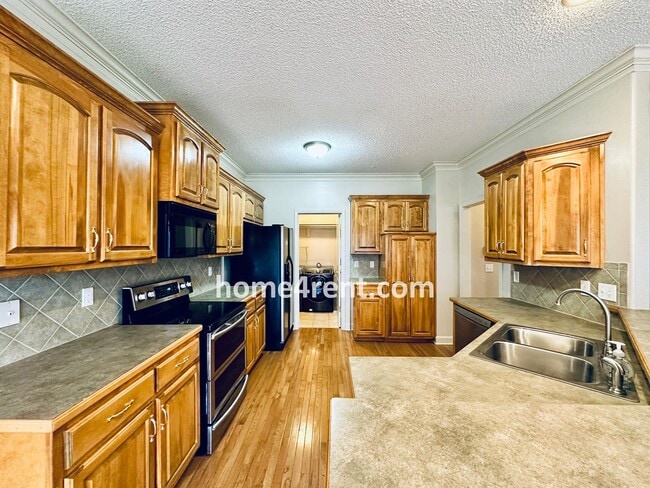 Building Photo - Maintenance Free! Main level Master, Finished Basement and Wood Floors in the Kitchen! *Brand New...