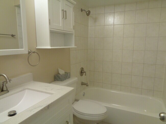 Building Photo - 10442 Brooks Ln