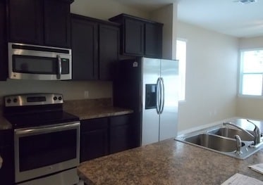 Building Photo - Townhome/Duplex