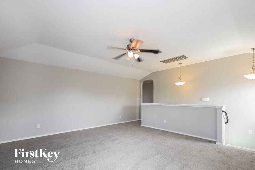 Building Photo - 7019 Phoebe View