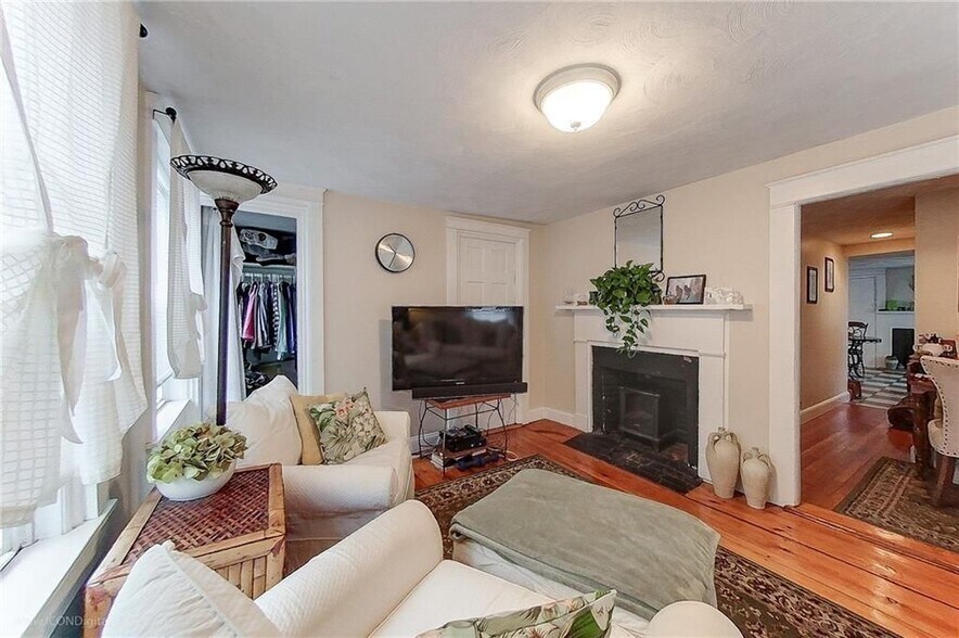 Building Photo - 36 Church St