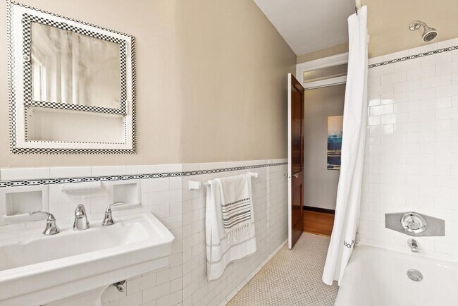 Building Photo - 3 Arlington St