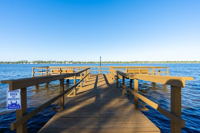 Building Photo - Riverfront Two Bedroom Condo