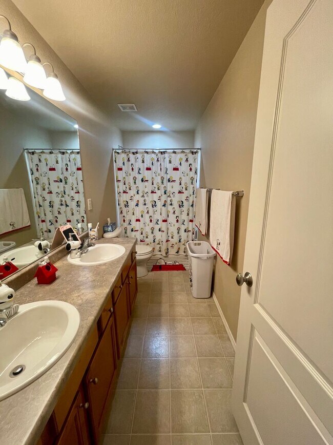 Building Photo - Gorgeous 5 Bedroom Cordera Home