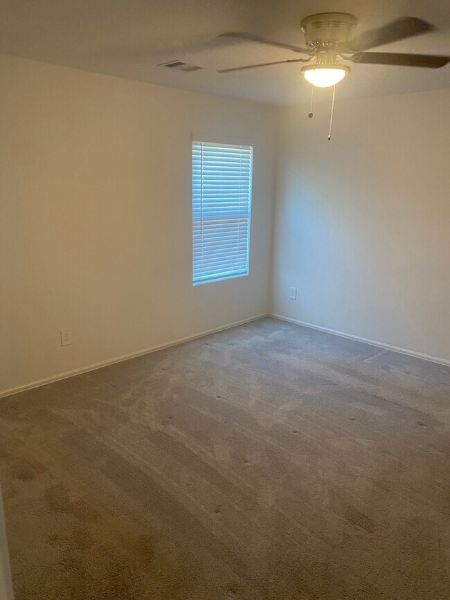 Building Photo - 1411 Las Cuevas Dr