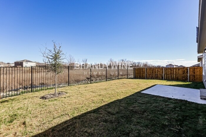 Building Photo - 8352 Sniptoe Dr