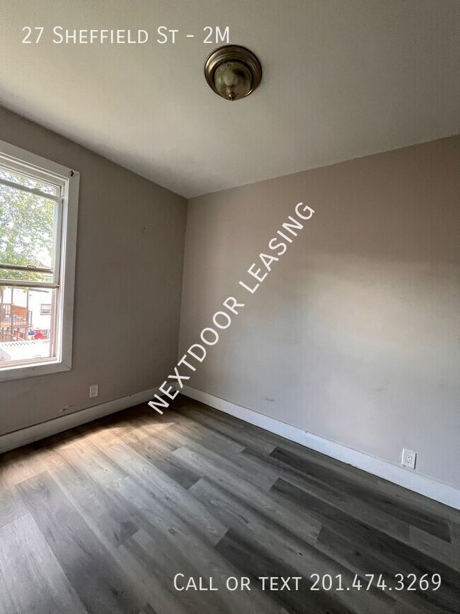 Building Photo - 27 Sheffield St