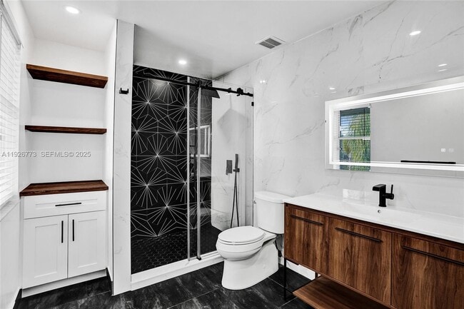 Building Photo - 740 Cypress Pointe Dr E