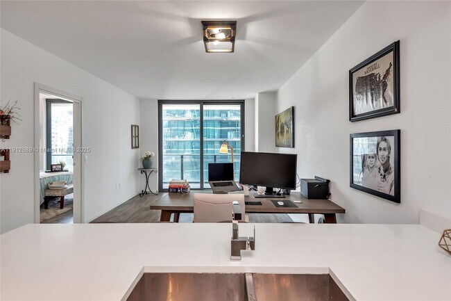 Building Photo - 801 S Miami Ave