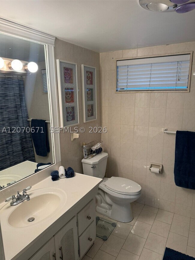 Building Photo - 450 Golden Isles Dr