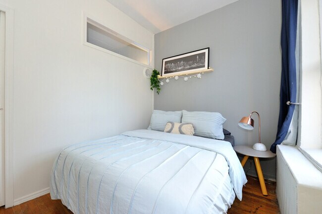 Building Photo - 201 E 89th St