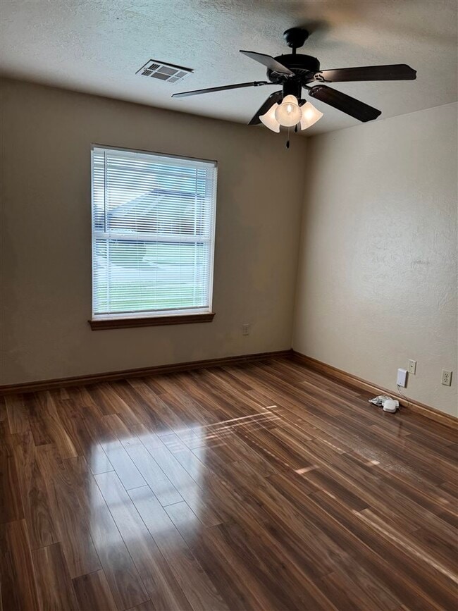 Building Photo - 2310 SW 45th St