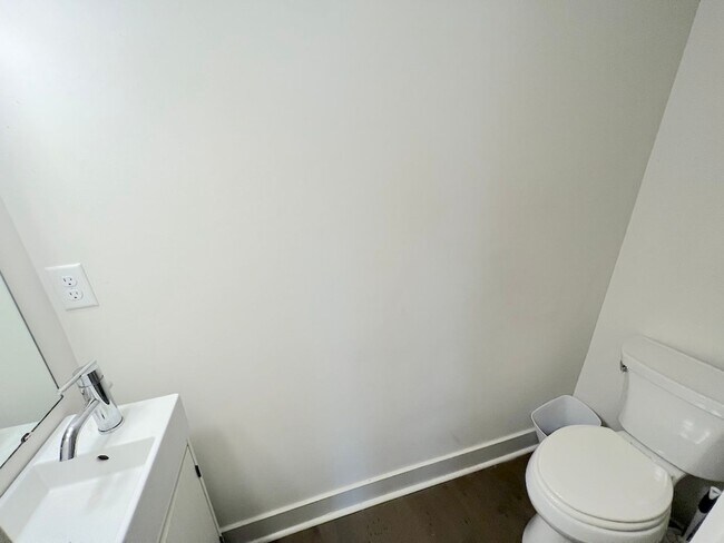 Building Photo - DIXON PARK | 2 BEDROOM | 2 BATH