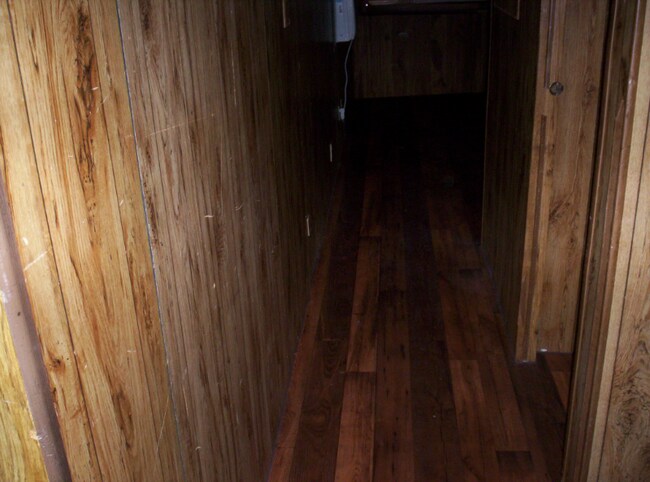 Building Photo - 547 Creekside Dr
