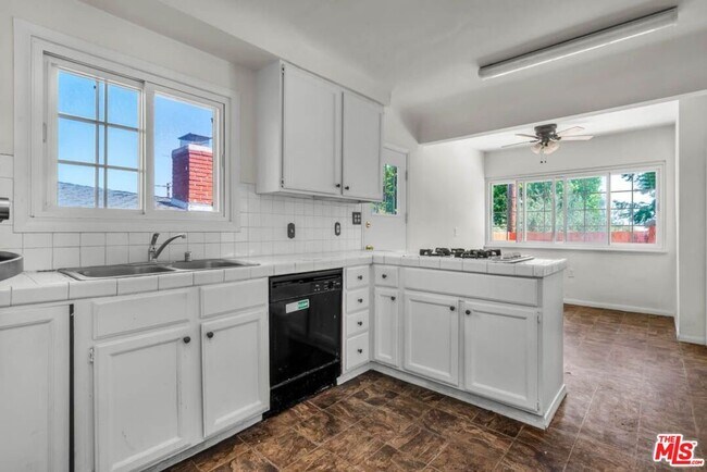 Building Photo - 7318 W 88th St