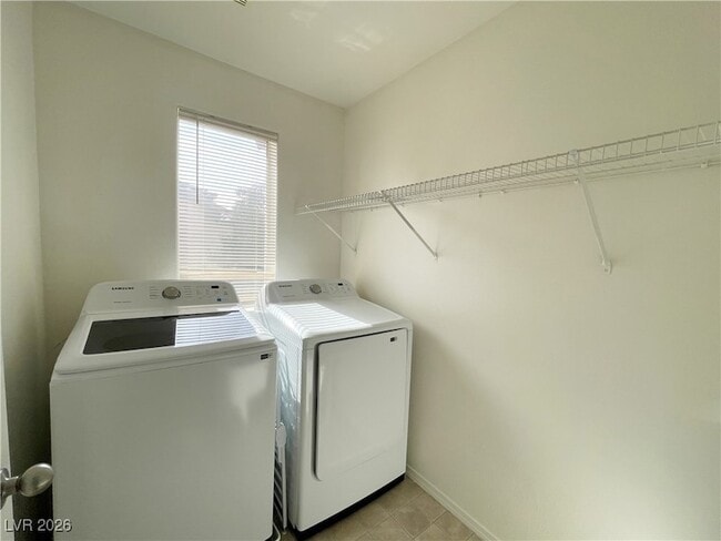 Building Photo - 990 Cantabria Heights Ave