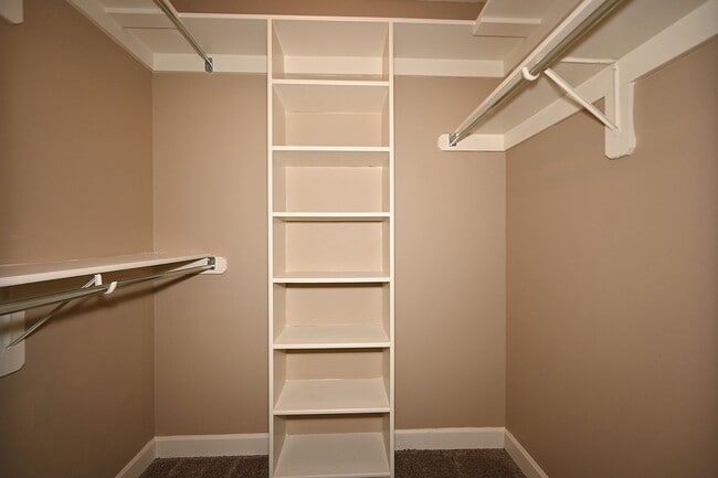 Building Photo - 3 Bedroom, 2.5 bath Townhome with 1 car garage!