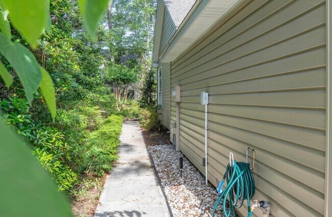 Building Photo - 4821 Southern Trail