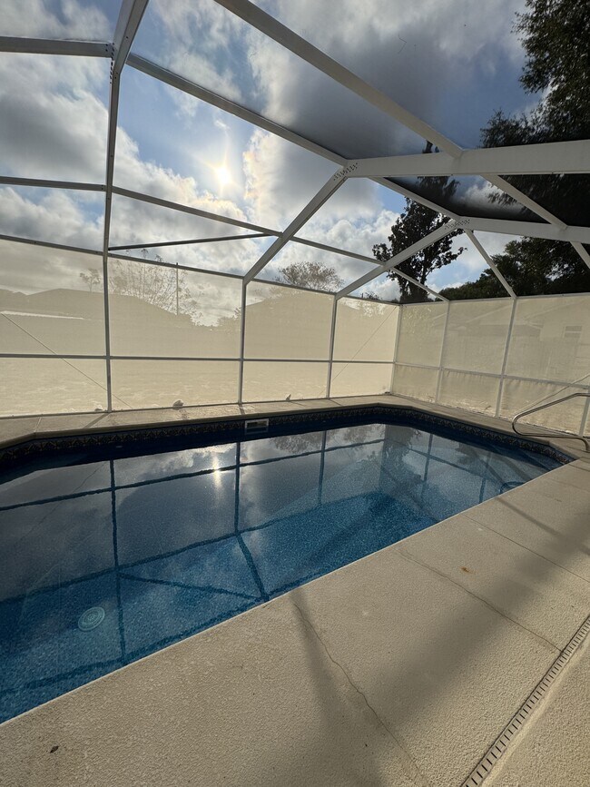 Building Photo - 5100 Mentmore Ave