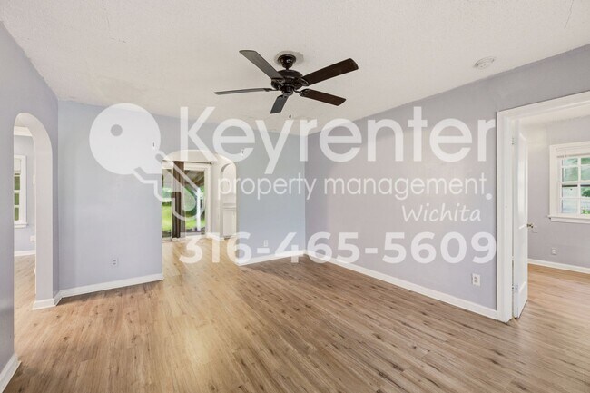 Building Photo - 3-Bedroom Home with Modern Flooring – Convenient Central Wichita Location