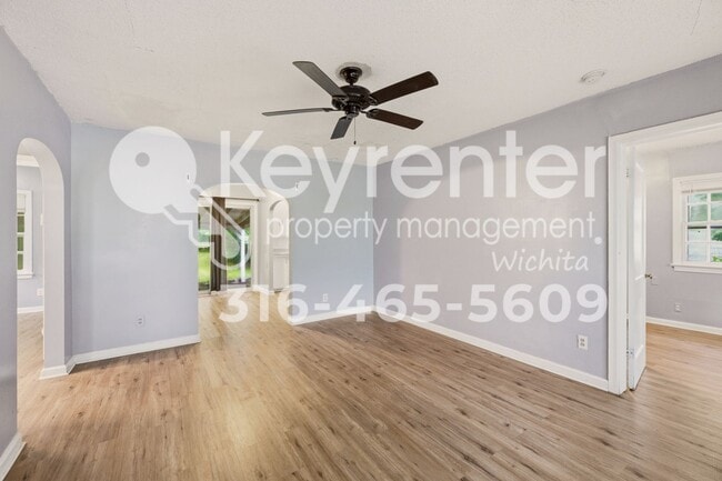 Building Photo - 915 N Harding Ave